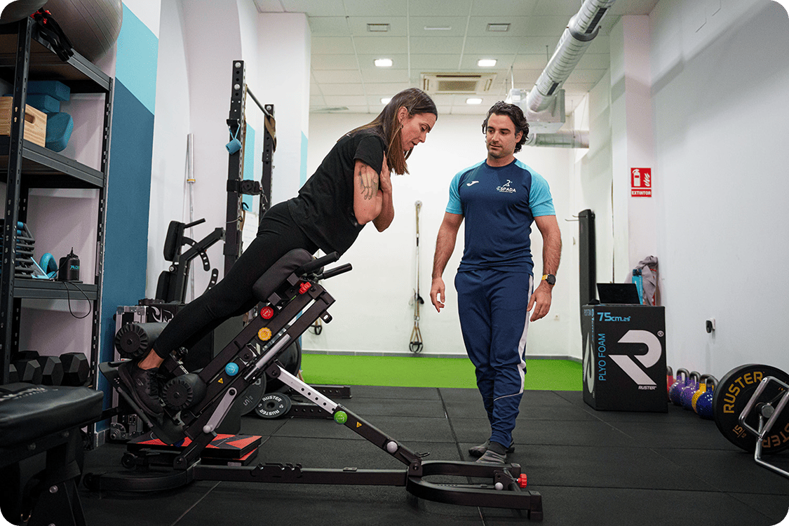 Servicios de entrenamiento personal realizado en sala